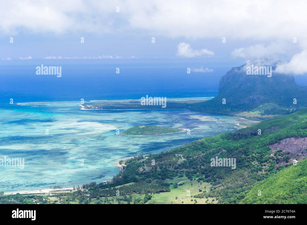 Vista aérea de la península de le Morne Brabant. Paisaje de Mauricio Foto de stock