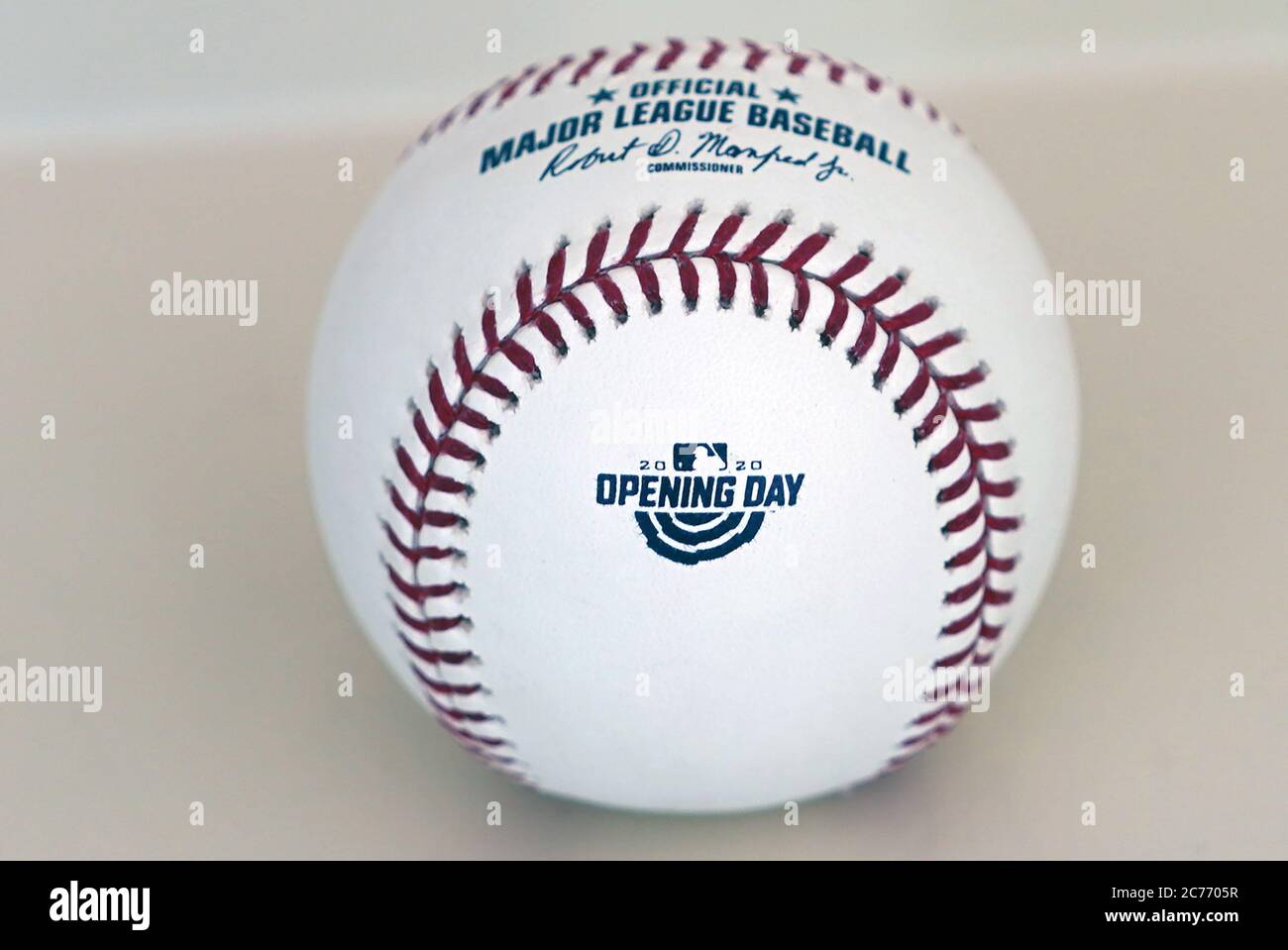 St. Louis, Estados Unidos. 14 de julio de 2020. La Rawlings Sporting Goods Company ha lanzado el béisbol oficial que la Liga mayor de Béisbol utilizará para la temporada 2020, en St. Louis el martes 14 de julio de 2020. Foto de Bill Greenblatt/UPI crédito: UPI/Alamy Live News Foto de stock