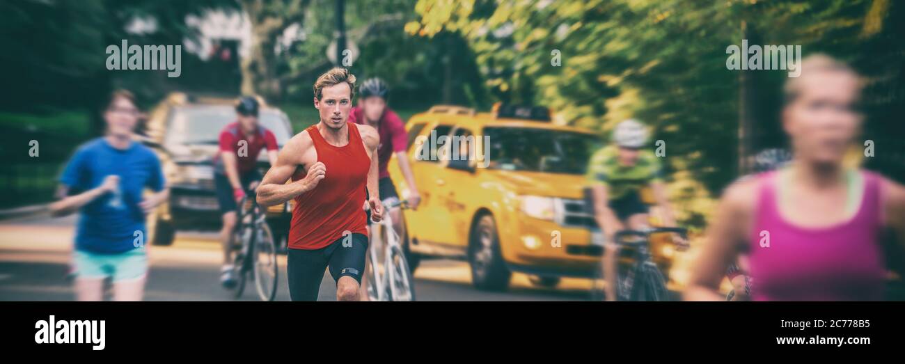 FIT corredores movimiento blur gente formación de multitudes en la ciudad panorama banner - atletas jogging, ciclismo en la ciudad de Nueva York con los coches de color amarillo de fondo Foto de stock