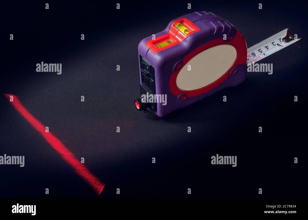 Cinta métrica láser fotografías e imágenes de alta resolución - Alamy
