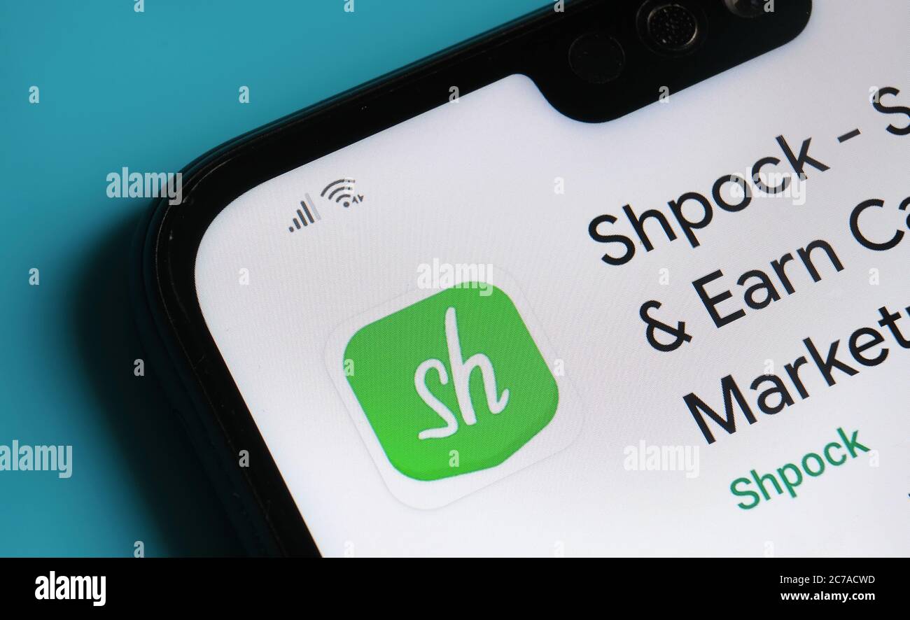 Stone / Reino Unido - Julio 15 2020: Shpock aplicación visto en la esquina del teléfono móvil. Foto de stock