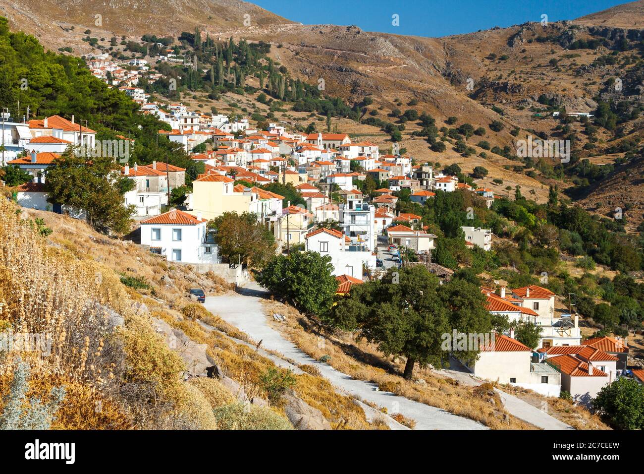 La aldea de montaña de Agra, en el oeste de la isla de Lesbos, Grecia. Foto de stock