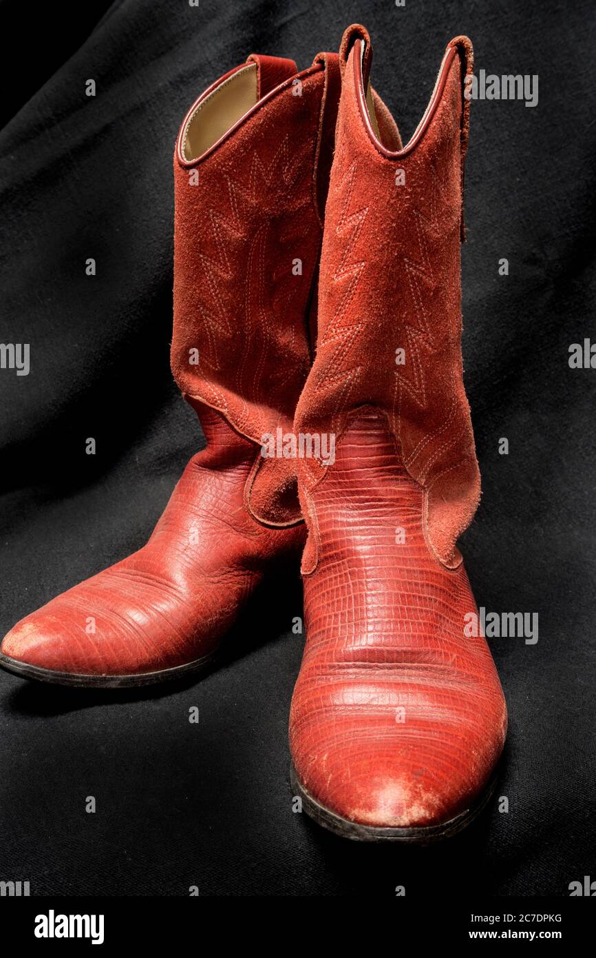 Botas de vaquero rojo de colores Foto de stock