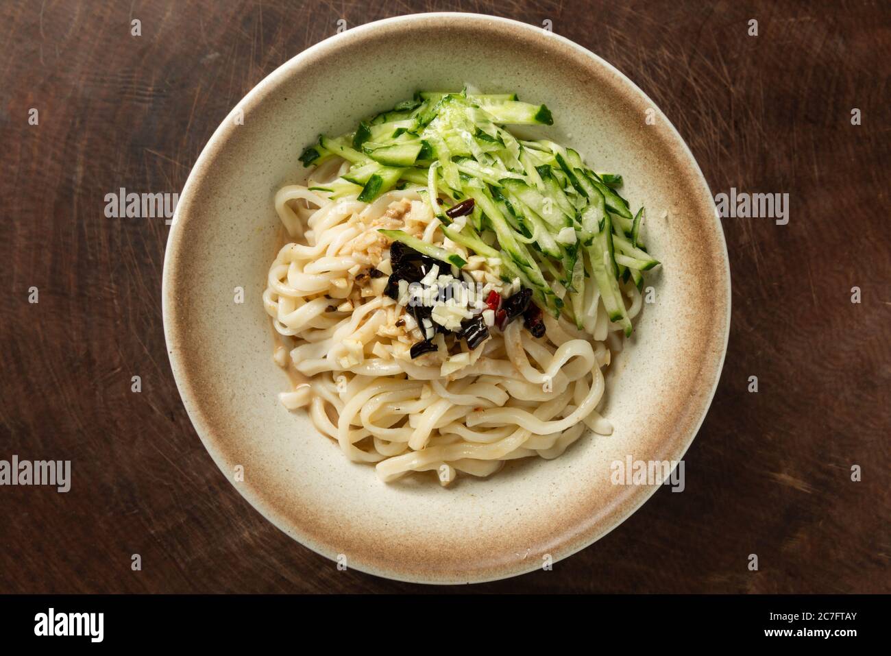 Tazón de fideos con pasta de soya en Beijing, China Foto de stock