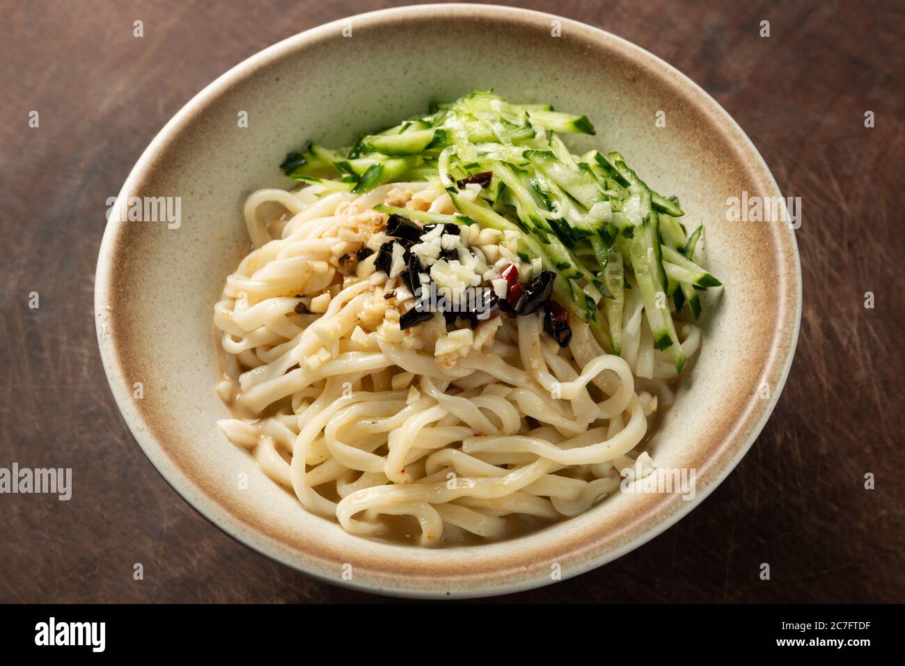 Tazón de fideos con pasta de soya en Beijing, China Foto de stock