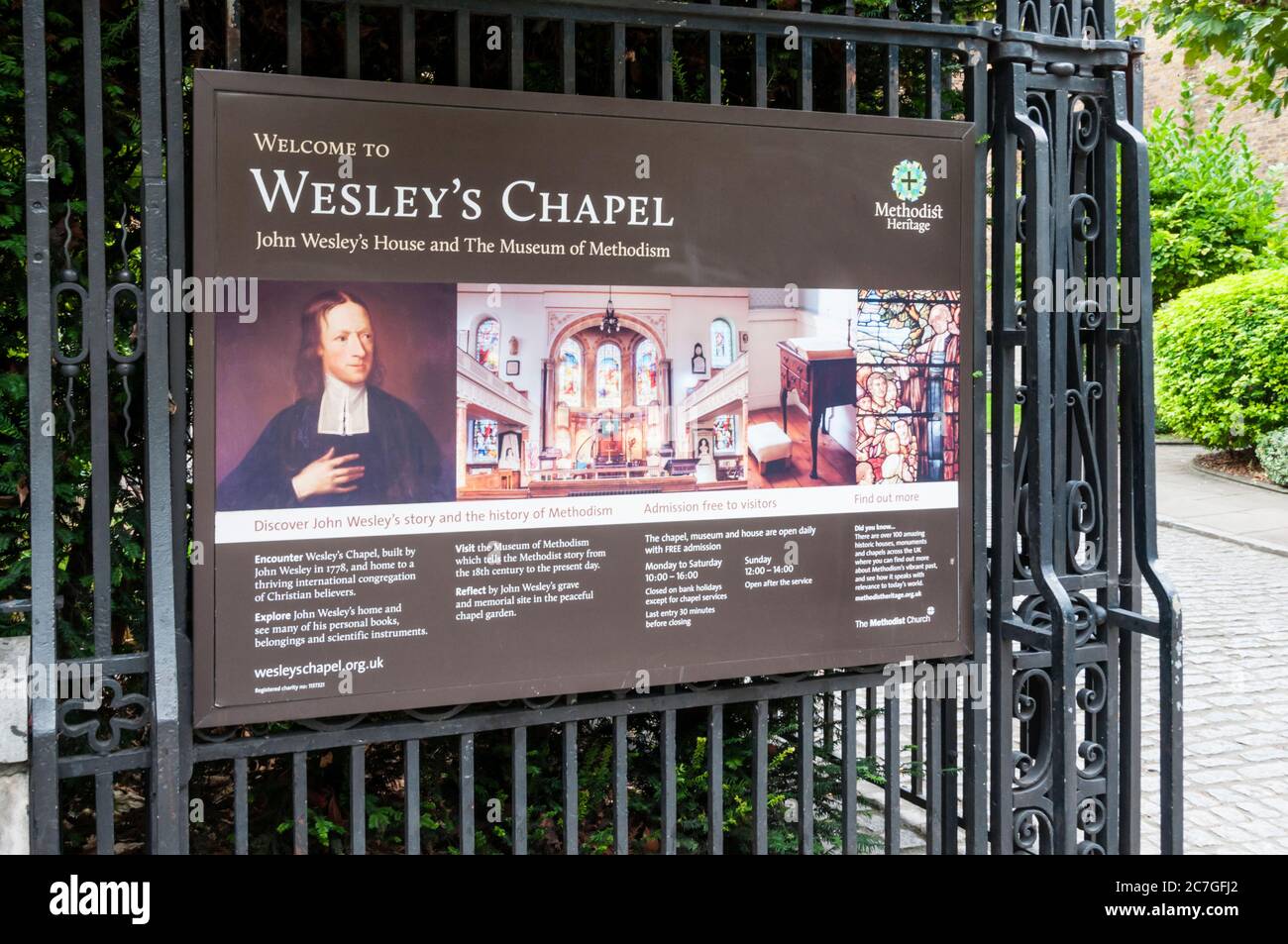 Señal para Wesley's Chapel, John Wesley's House y el Museo del Metodismo en City Road, Londres. Foto de stock