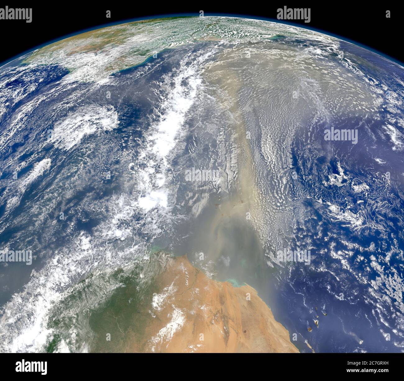 Vista de la tierra, la arena del Sahara sobre el mar visto desde el espacio Foto de stock