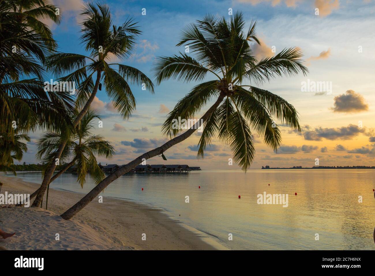 Palm Beach, puesta de sol, Villingili, Maldivas, Océano Índico Foto de stock