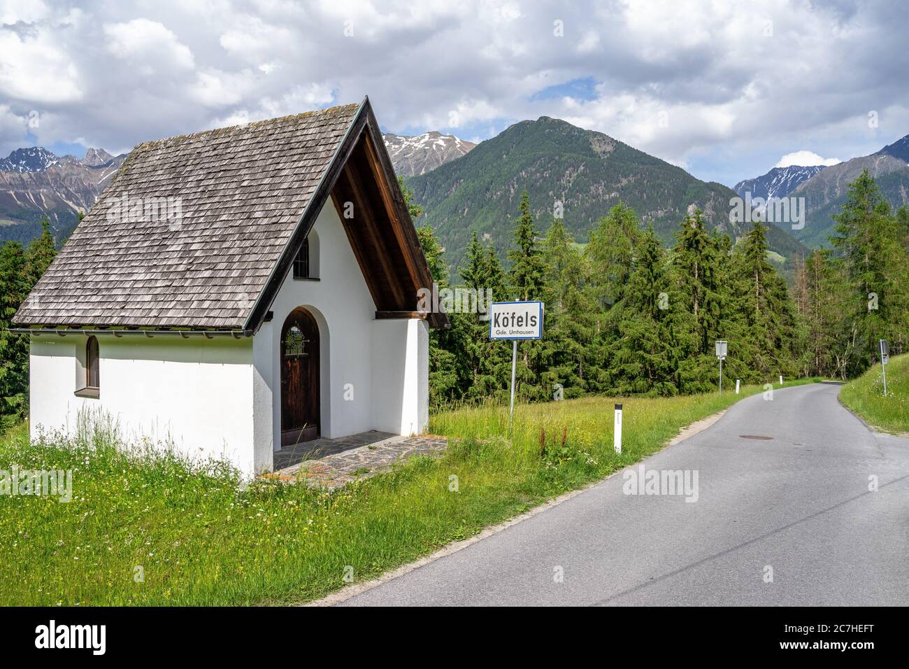 Europa, Austria, Tirol, Ötztal Alpes, Ötztal, a las afueras de Köfels en la Ötztaler Urweg Foto de stock