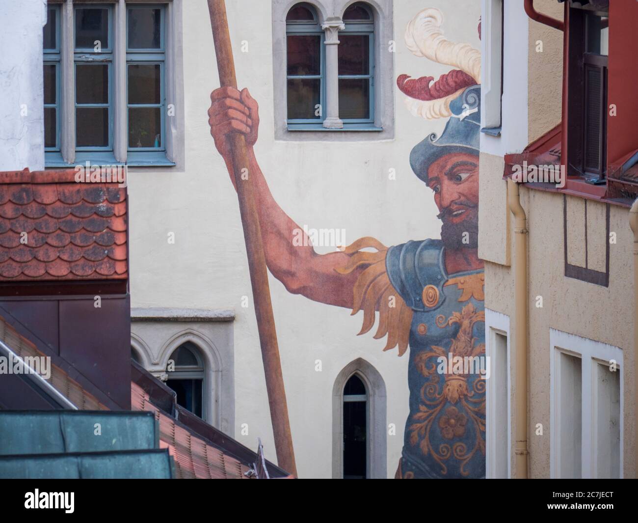 Regensburg, casco antiguo con mural Goliathhaus, Baviera, Alemania Foto de stock