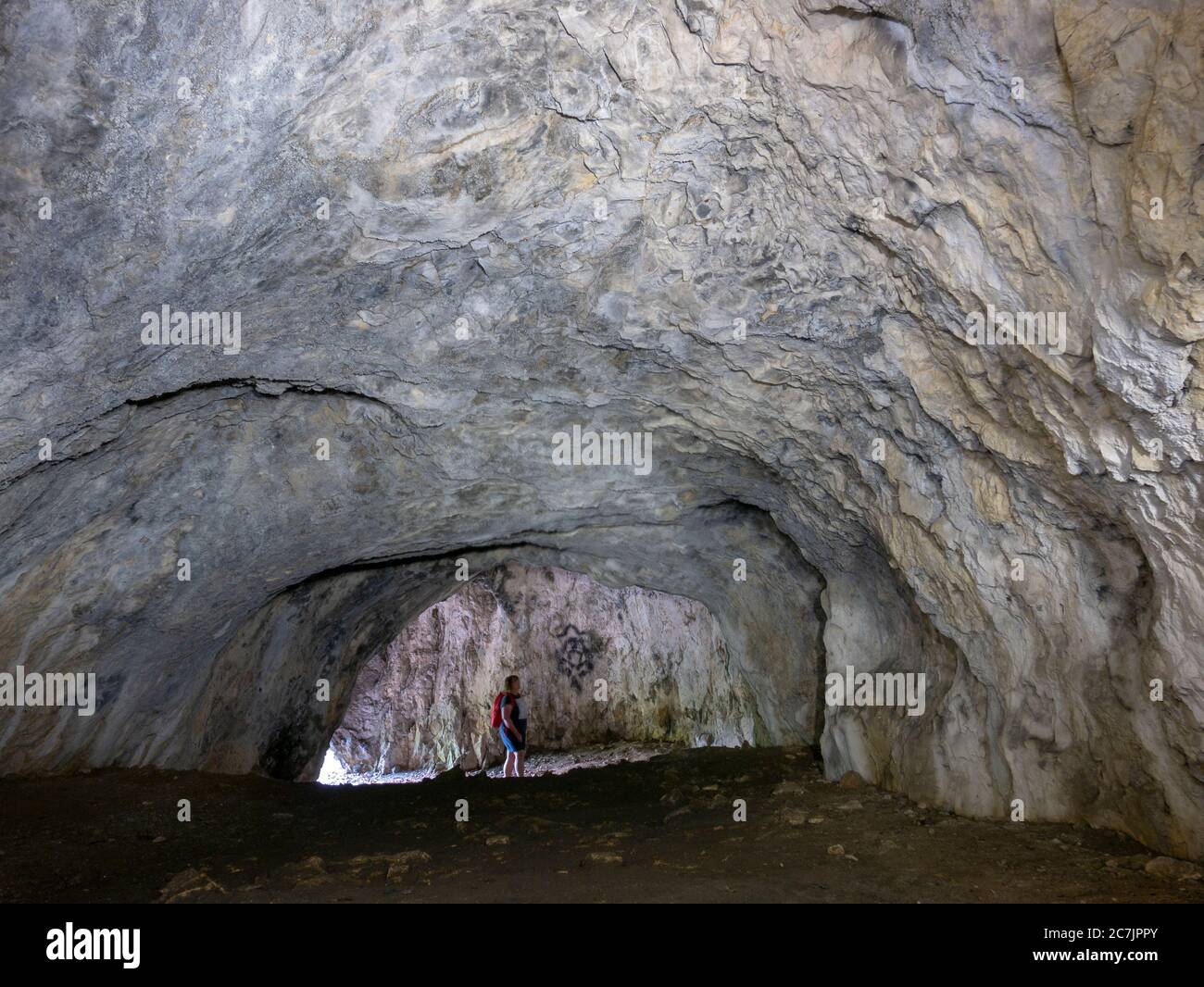 Cueva de Sirgenstein, cuevas Patrimonio de la Humanidad de la UNESCO y arte de la era del hielo del Jura Suabia, Schelklingen, Jura Suabia, Baden-Württemberg, Alemania Foto de stock