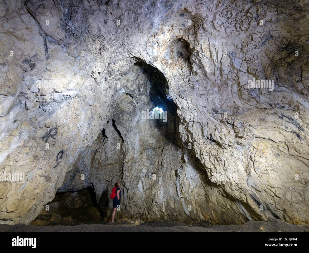 Cueva de Sirgenstein, cuevas Patrimonio de la Humanidad de la UNESCO y arte de la era del hielo del Jura Suabia, Schelklingen, Jura Suabia, Baden-Württemberg, Alemania Foto de stock