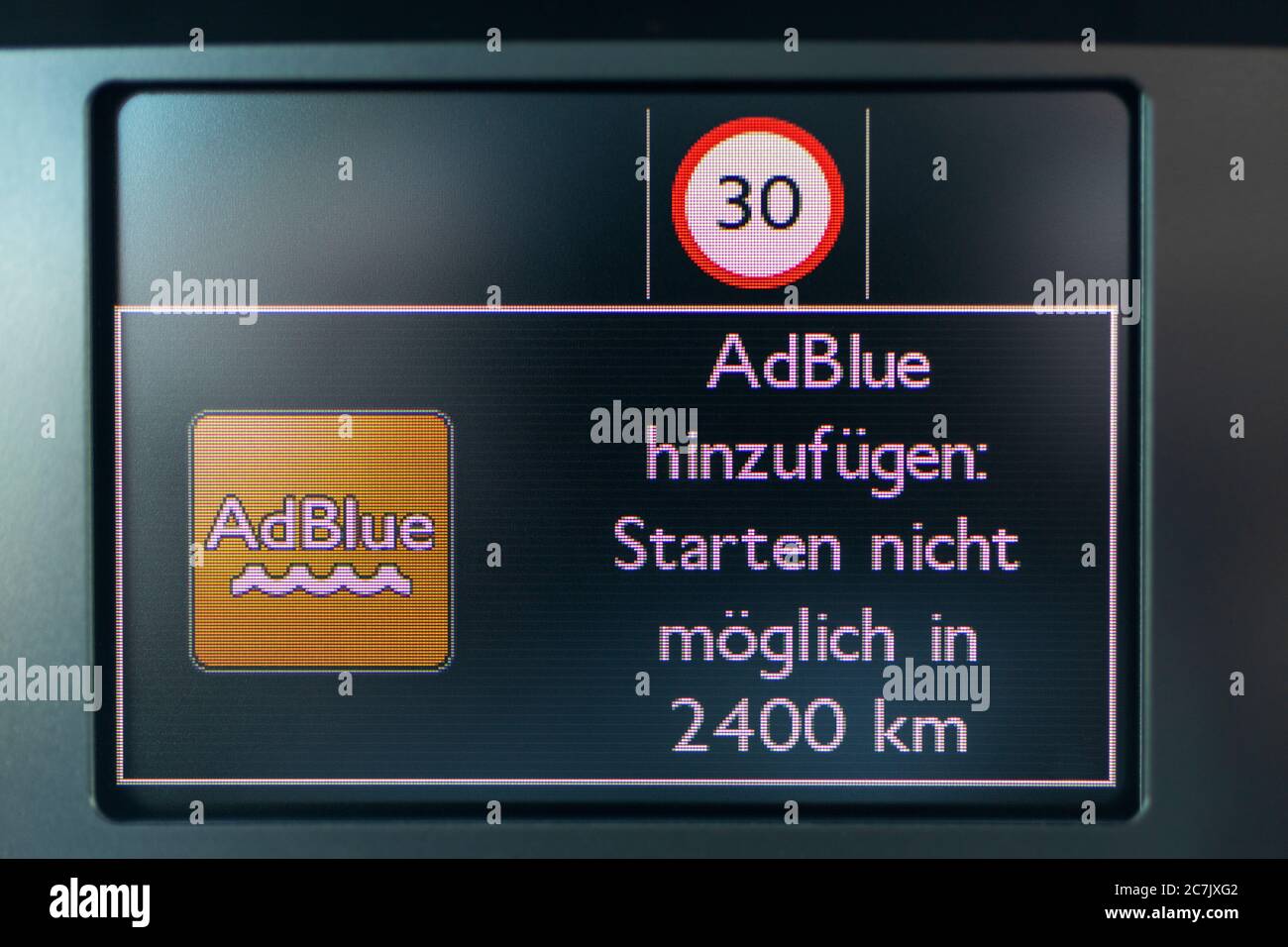 Cuadro de instrumentos, detalle, pantalla, añadir aviso Ad Blue, arranque  imposible en 2400 km, coche, Peugeot 308 Fotografía de stock - Alamy
