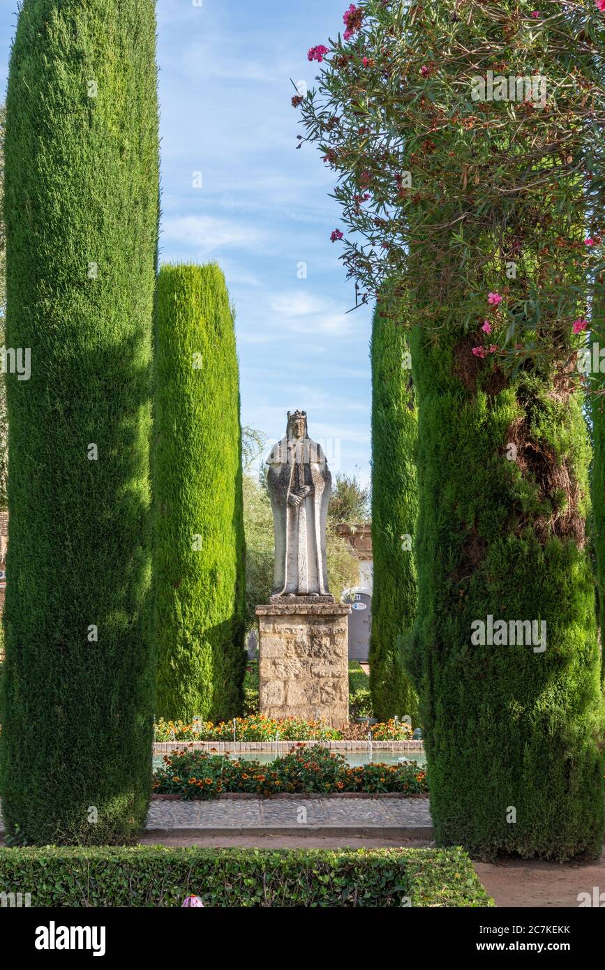 Una estatua en los Jardines del Alcázar del histórico Alcázar de los Reyes Cristianos en Córdoba Foto de stock