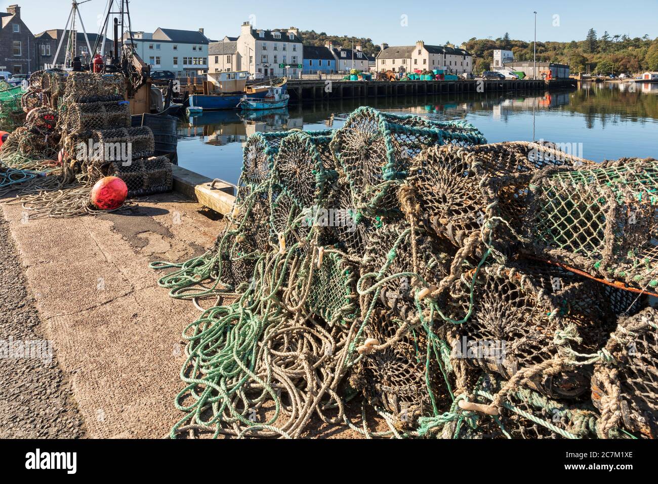 Creels de langosta en el puerto de Stornoway, Isla de Lewis, Hébridas Exteriores, Escocia Foto de stock