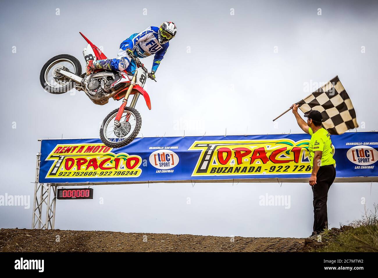 San Miguel, España, 21 de mayo de 2017: El motocross jinete J. Méndez ganó  la carrera en el campeonato regional de Motocross Tenerife Fotografía de  stock - Alamy