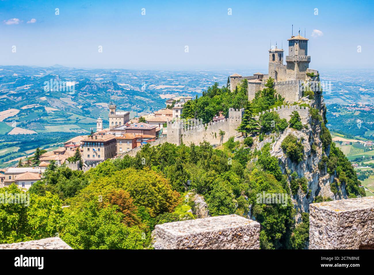 San Marino, Guaita, primera de las tres cumbres que domina la ciudad  Fotografía de stock - Alamy