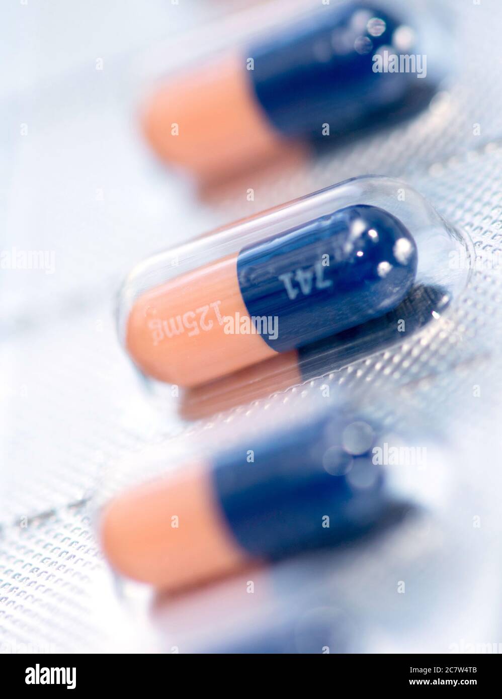 Vancomicina 125 mg. El antibiótico oral, vancomicina, es un medicamento de venta con receta que se usa para tratar una infección intestinal causada por Clostridium difi Foto de stock