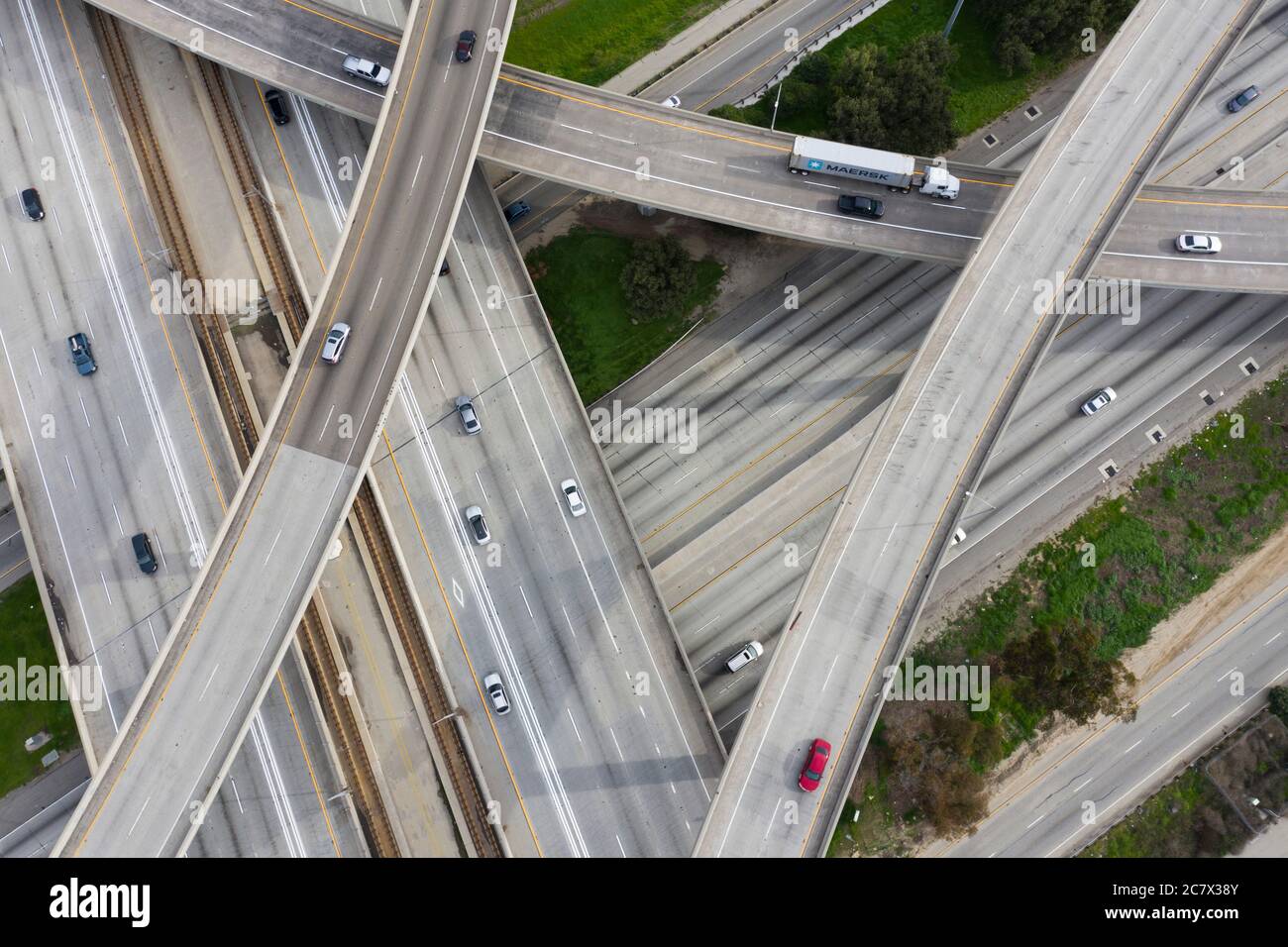 Vistas aéreas del cruce de autopistas interestatal 710 y 105 en los Ángeles, California Foto de stock
