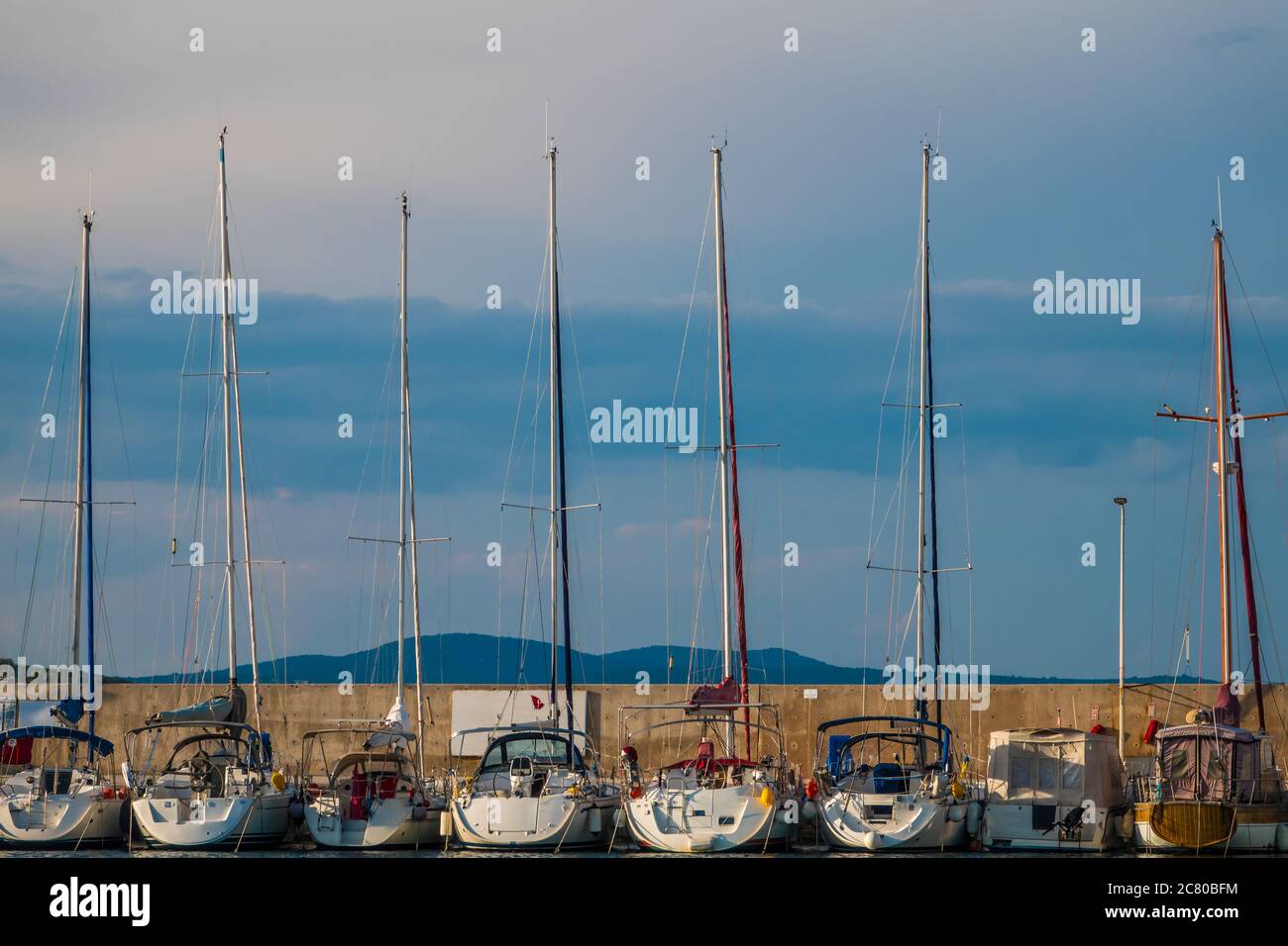 Veleros en el puerto deportivo en Izmir, Urla Foto de stock