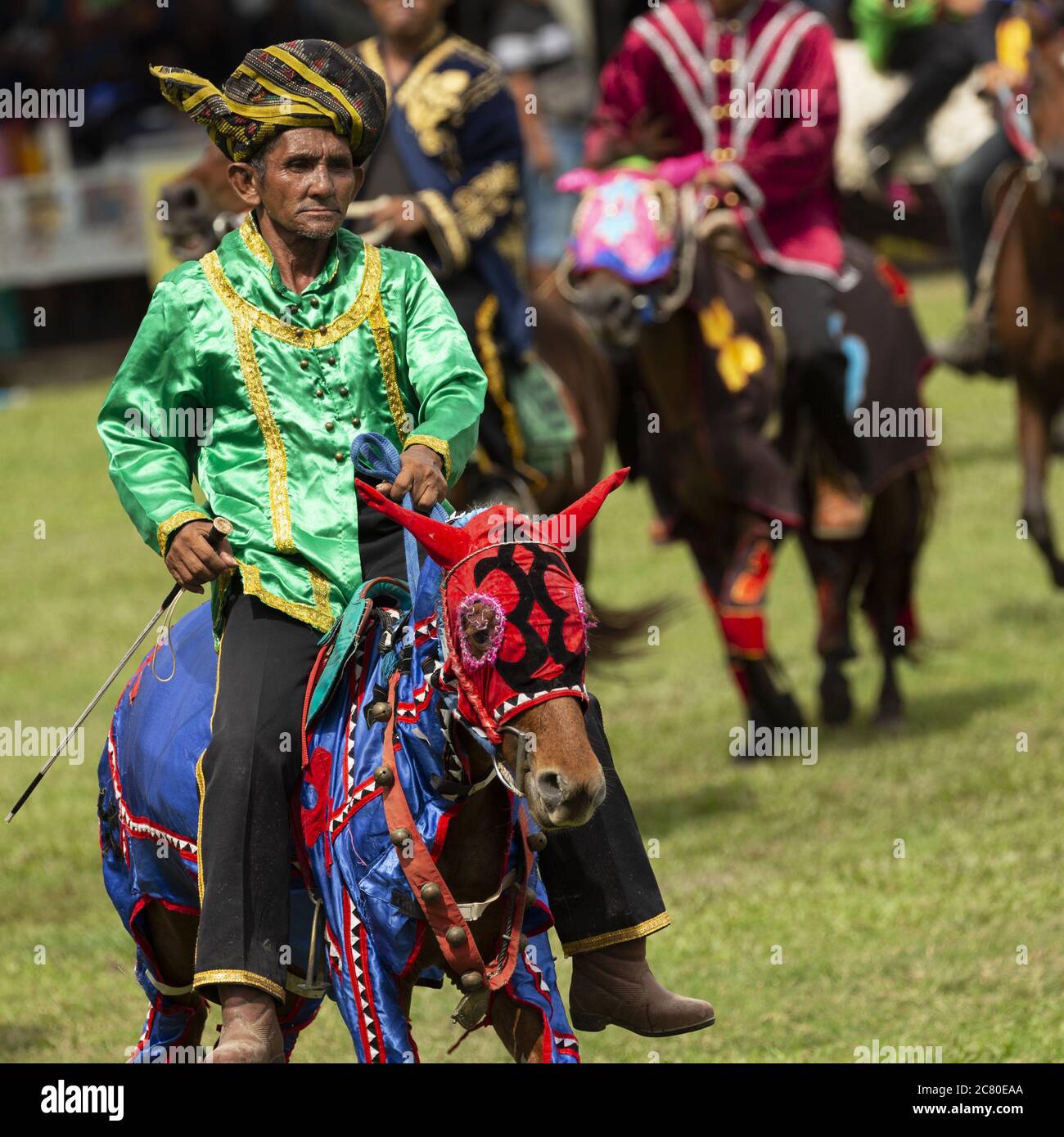 Disfraz de caballo fotografías e imágenes de alta resolución - Página 5 -  Alamy