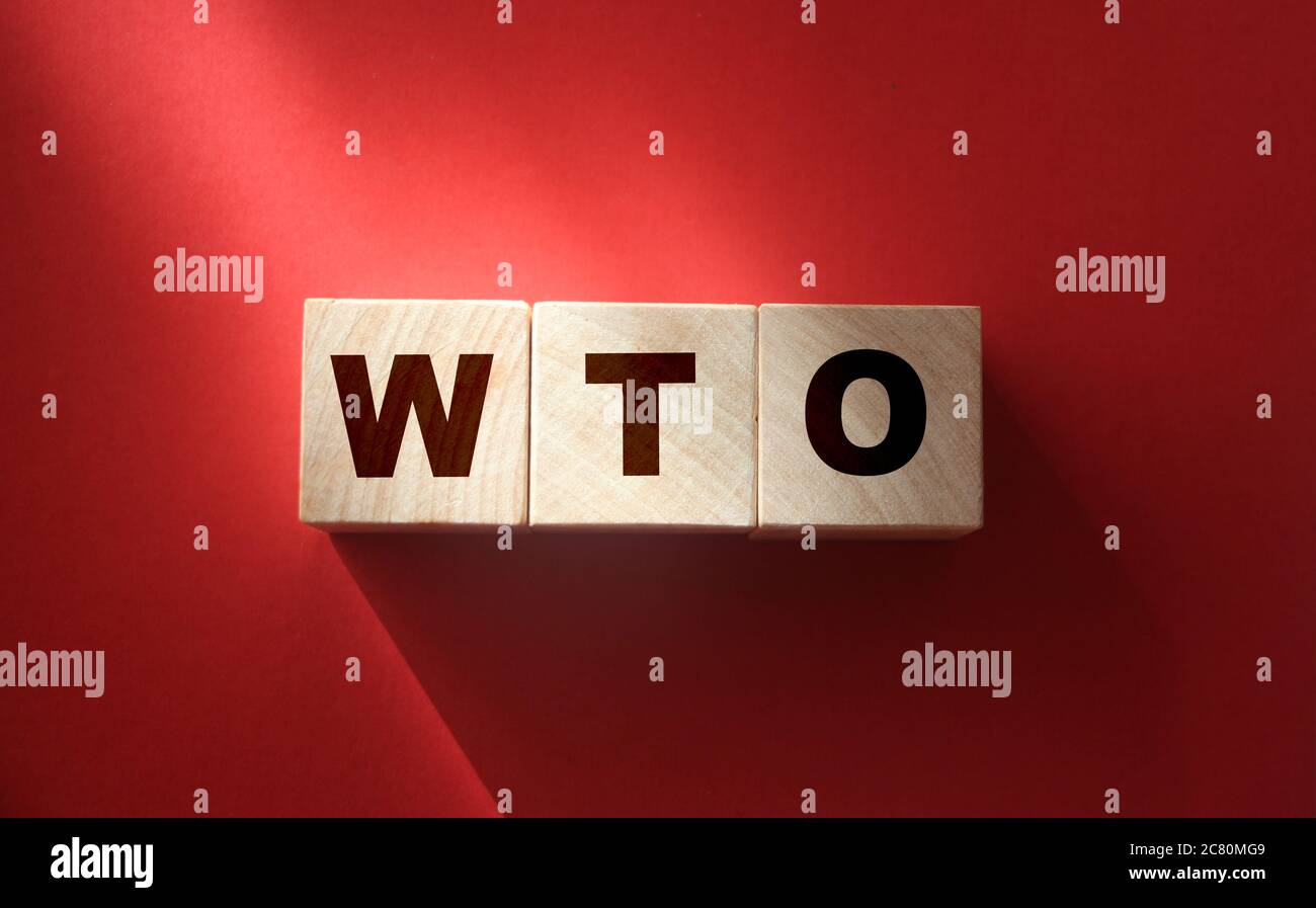 Texto de la OMC sobre cubos de madera. Organización Mundial del Comercio. Concepto de negocio Foto de stock