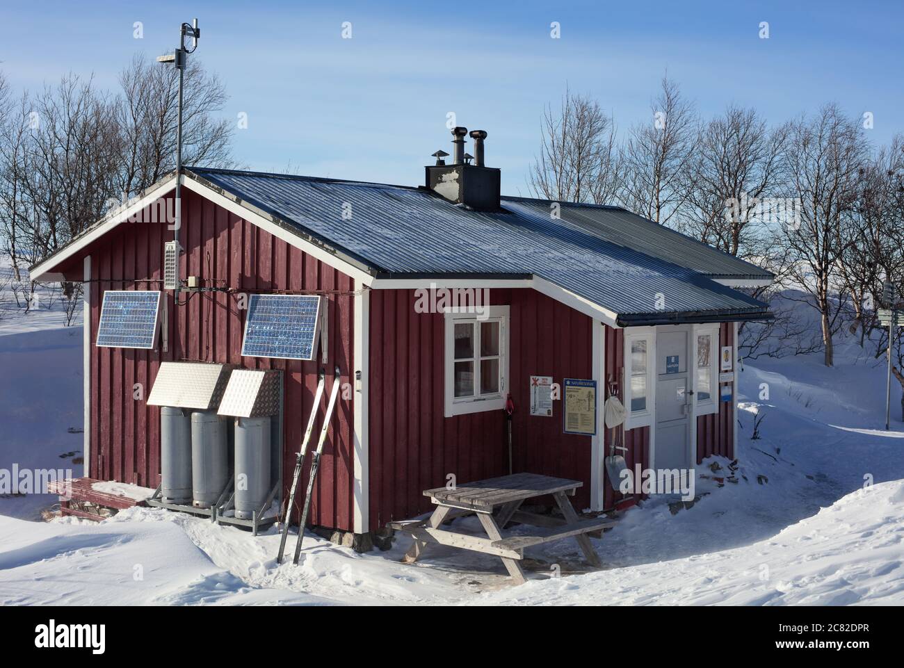 Casa de campo de huéspedes STF Lunndörrstugan en Jämtland, Suecia Foto de stock