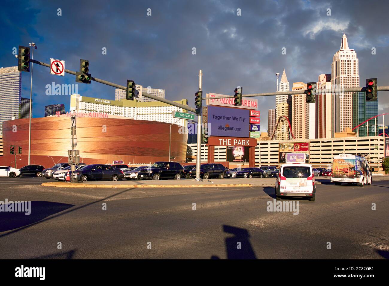 El T-Mobile Arena, hogar de los Golden Knights en las Vegas, NV Foto de stock