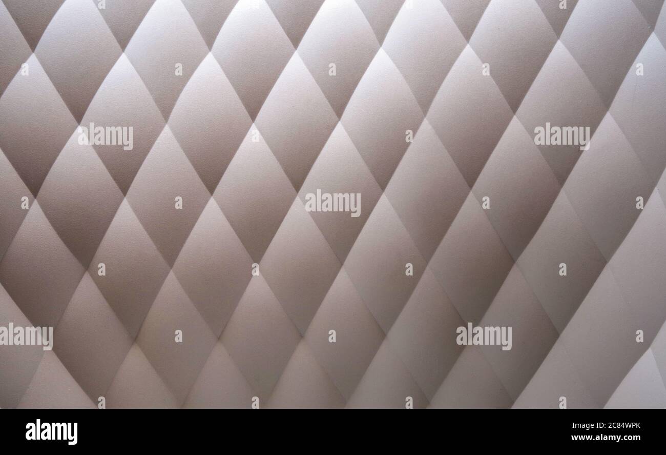 Textura plástica en color beige, textura de patrón sin costuras en forma de diamante Foto de stock