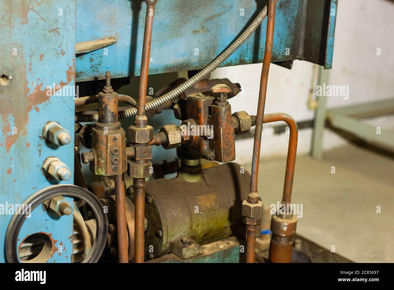 bomba de agua vieja, bomba de agua oxidada vieja Fotografía de stock - Alamy