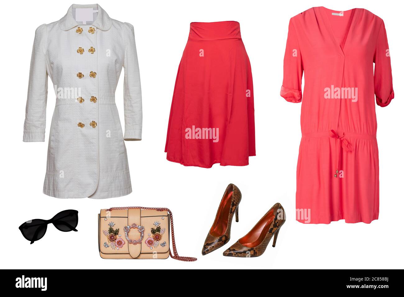 Ropa de mujer collage. Conjunto de un elegante y moderno abrigo femenino,  vestido rojo noche, elegante falda de verano roja, bolso, zapatos y otros  accesorios Fotografía de stock - Alamy