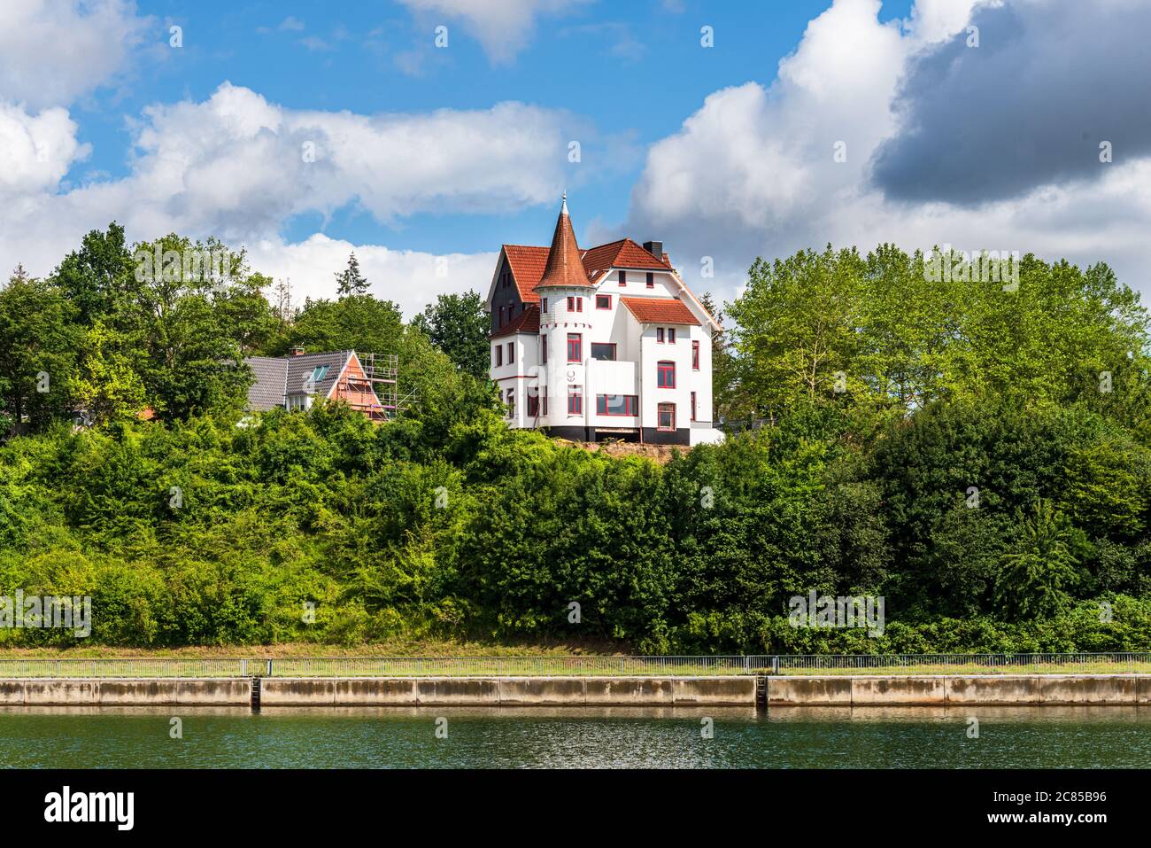 Der Nord-Ostsee-Kanal kurz vor erreichen der Schleuse Kiel-Holtenau Foto de stock