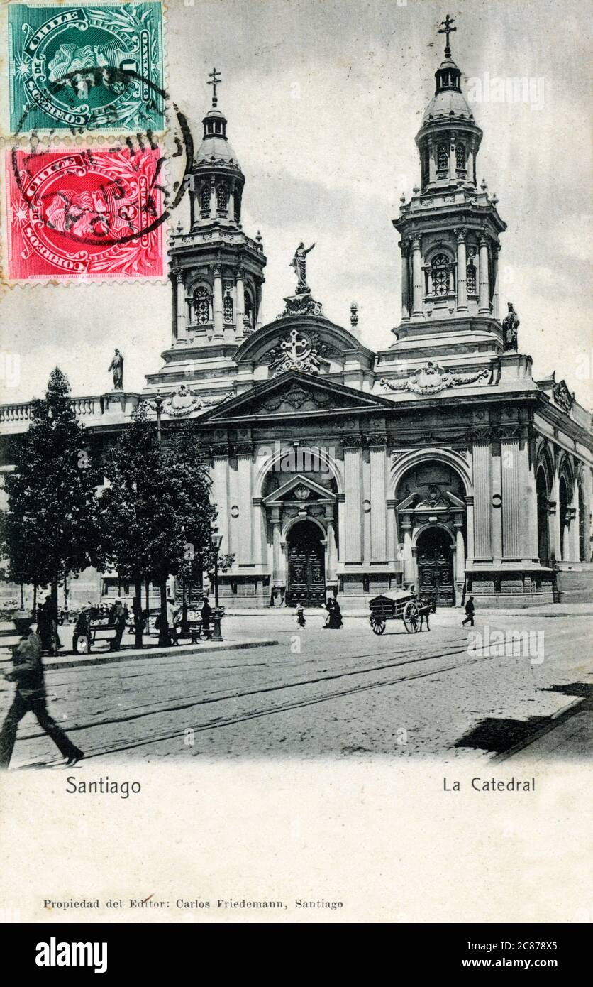 Catedral Metropolitana de Santiago, Santiago, Chile. La construcción de la catedral neoclásica comenzó en 1753 y terminó en 1799. El arquitecto fue el italiano Gioacchino Toesca. 1904 Foto de stock