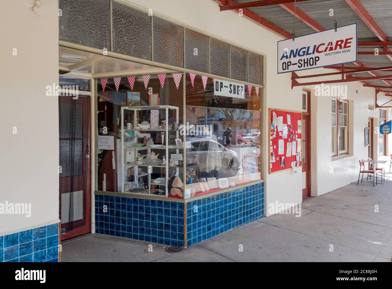 La tienda de Op de Anglicare (tienda de oportunidad o tienda de ahorro) en la ciudad rural de Rylstone en el medio oeste de Nueva Gales del Sur, Australia Foto de stock