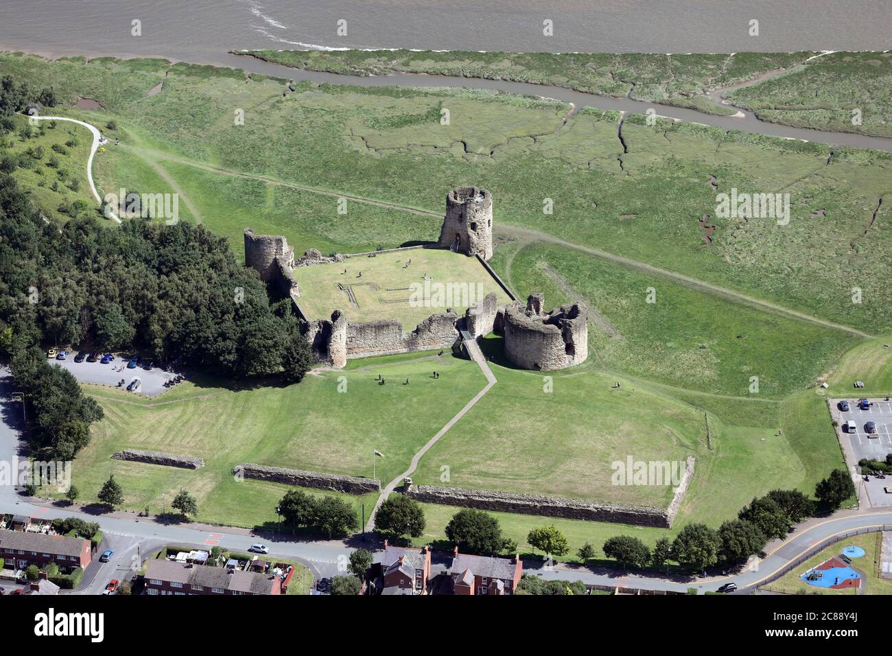 Vista aérea del Castillo de Flint en Gales del Norte Foto de stock
