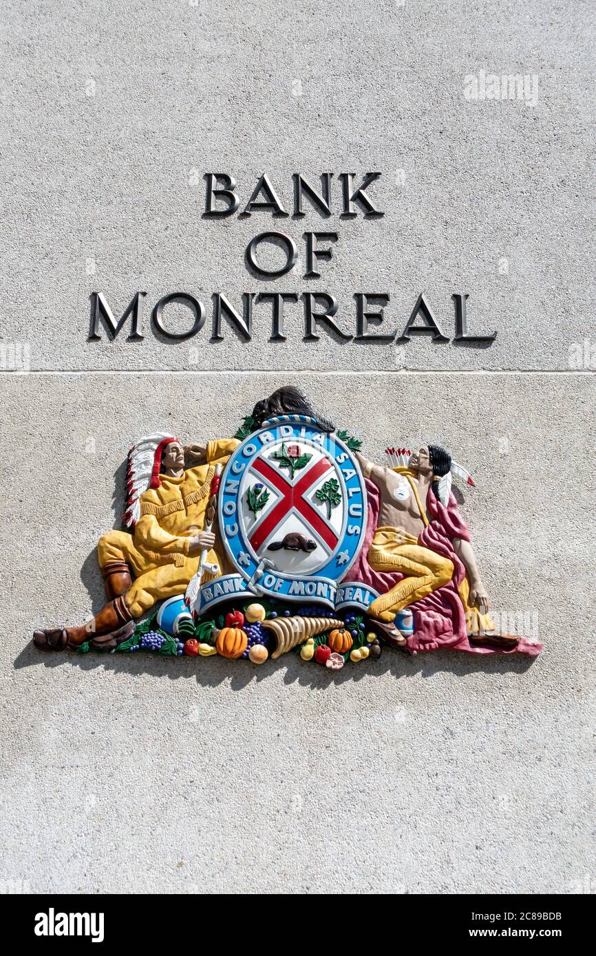 Banco de Montreal Escudo de armas con dos primeras Naciones y un castor Foto de stock