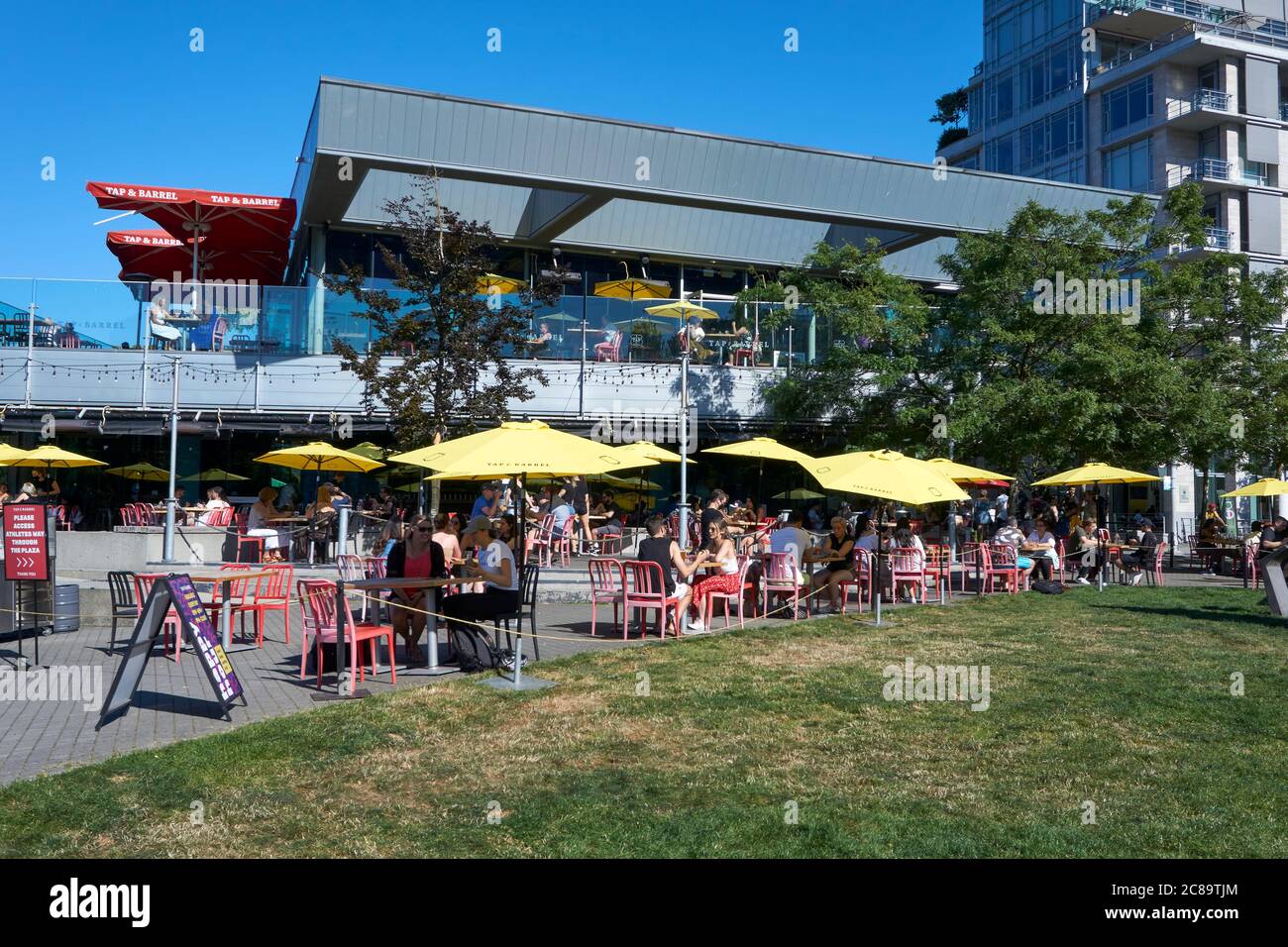 Reapertura Del Patio Del Restaurante Fotos e Imágenes de stock Alamy