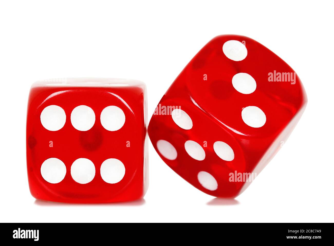 Dos dados rojos Fotografía de stock - Alamy