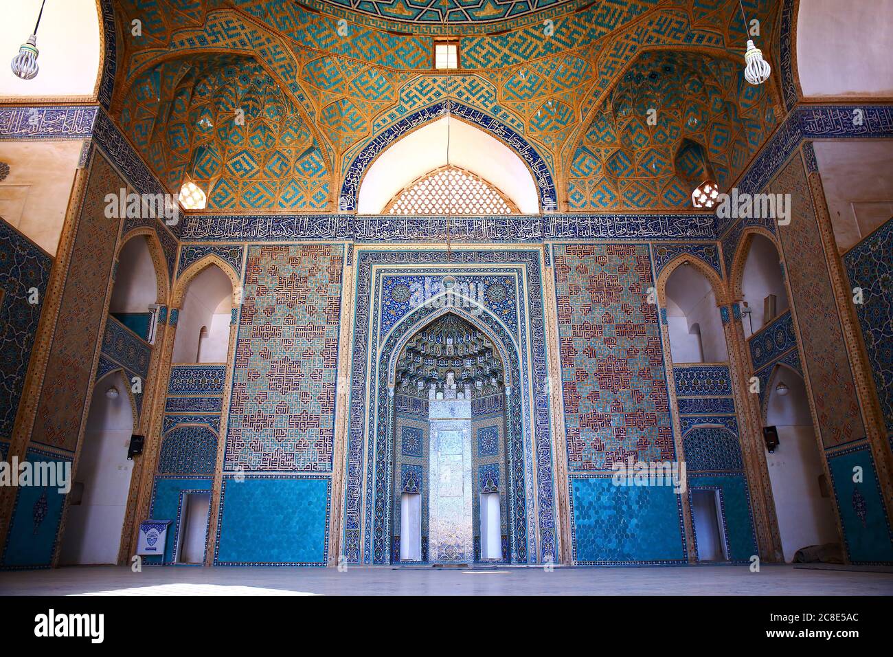 Interior de la Mezquita de Jameh, Yazd, Irán Foto de stock