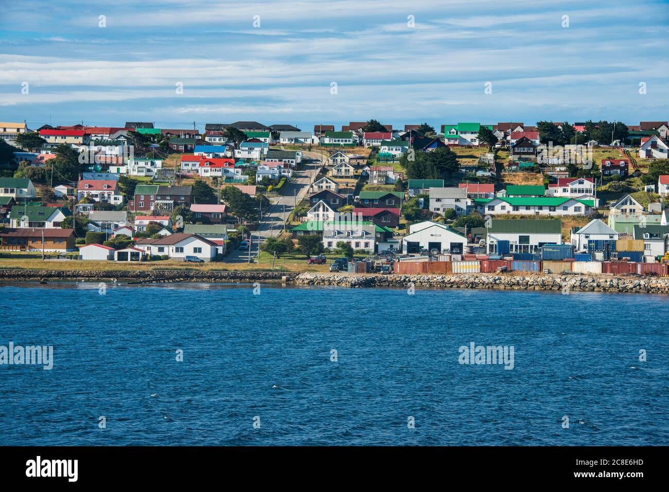 Reino Unido, Islas Malvinas, Stanley, Colorful casas de la ciudad costera Foto de stock