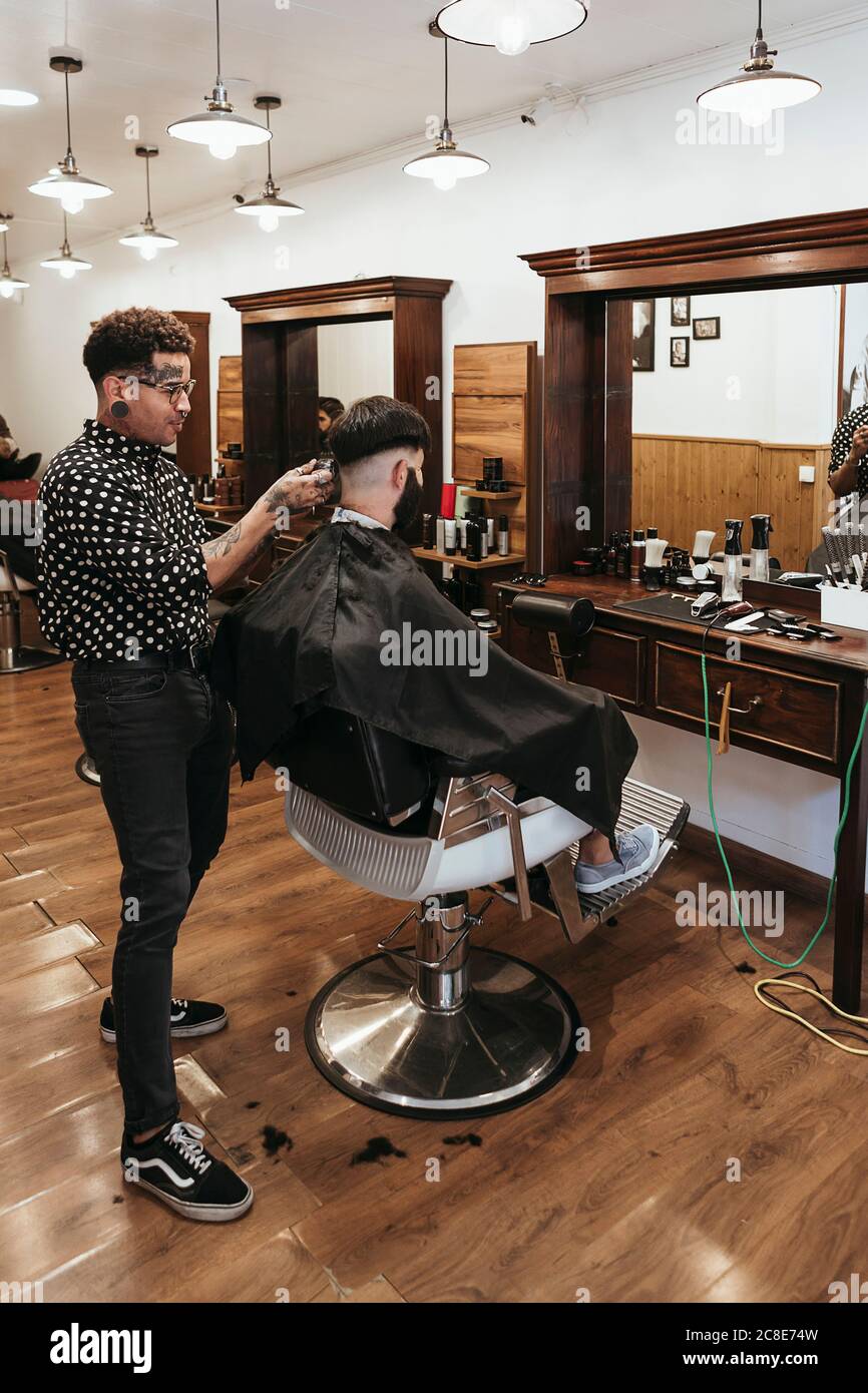 Accesorios de barbero fotografías e imágenes de alta resolución - Alamy