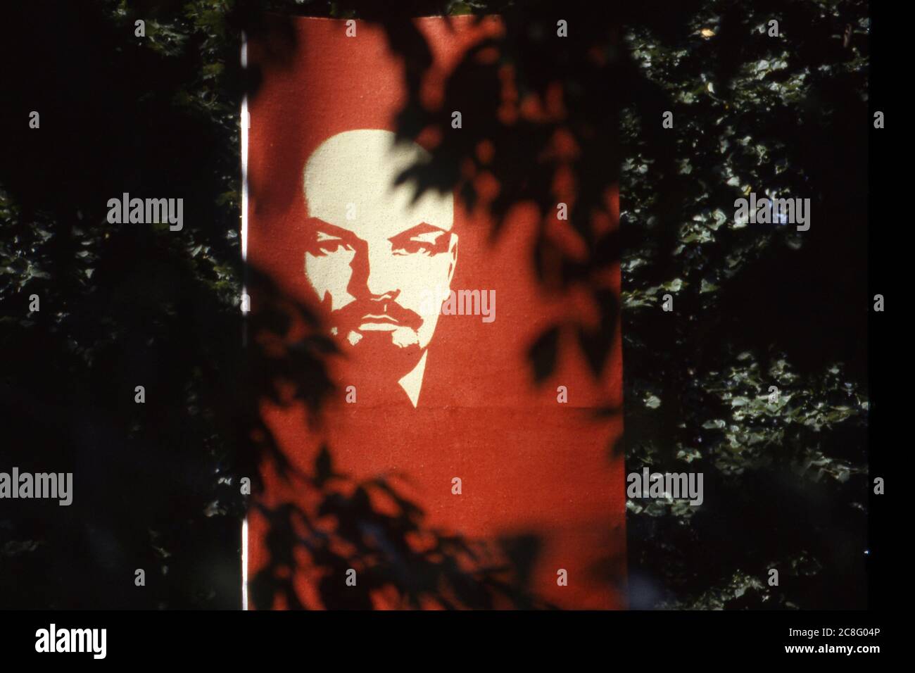 Moscú, Sowjetunion. 21 de julio de 2020. Una foto de Vladimir Ilyich Lenin en el Parque de la Ciudad de Moscú, Juegos Olímpicos de Verano 1980 en Moscú, XXII. Juegos Olímpicos de Verano, | uso en todo el mundo crédito: dpa/Alamy Live News Foto de stock