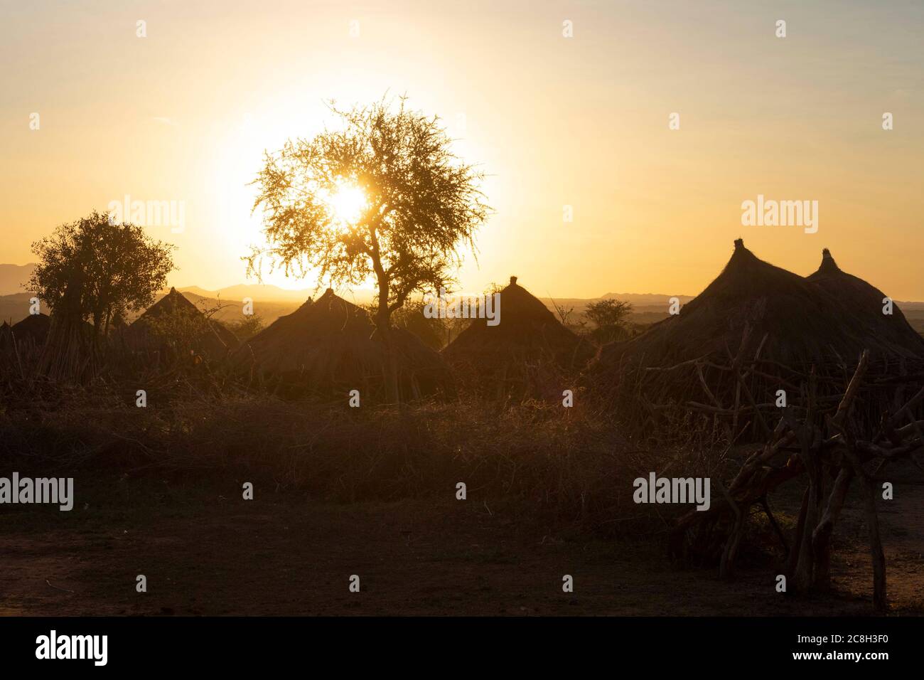 Cabaña en la tribu Hamer, Etiopía Foto de stock