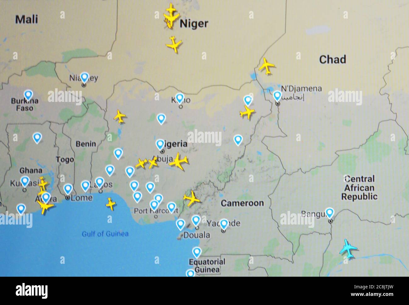 Tráfico aéreo sobre África Central (25 de julio de 2020, UTC 12.16), en Internet con el sitio de Flightrdar 24, durante la pandemia del Coronavirus Foto de stock