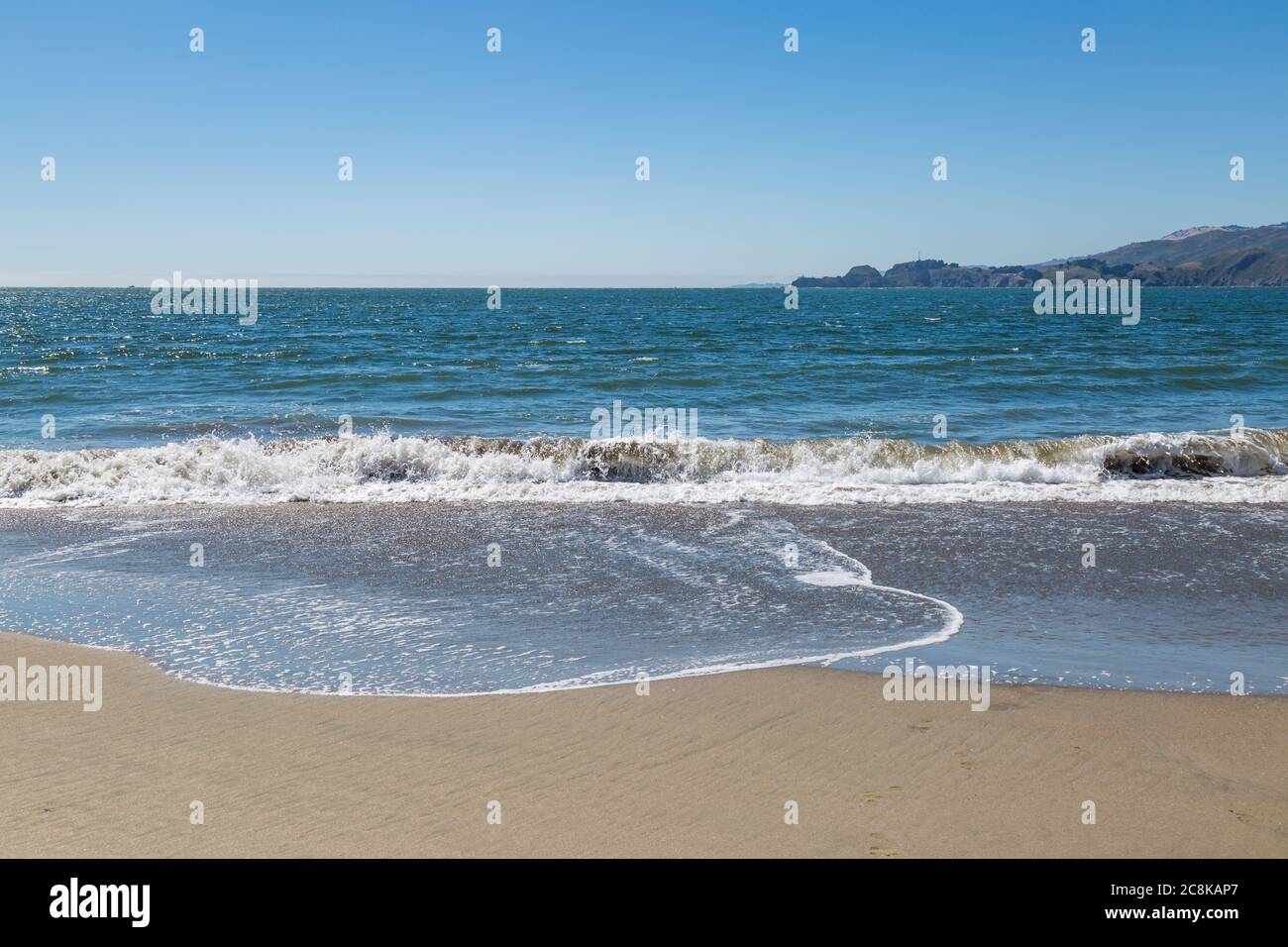 La costa de Baker Beach en San Francisco, California Foto de stock