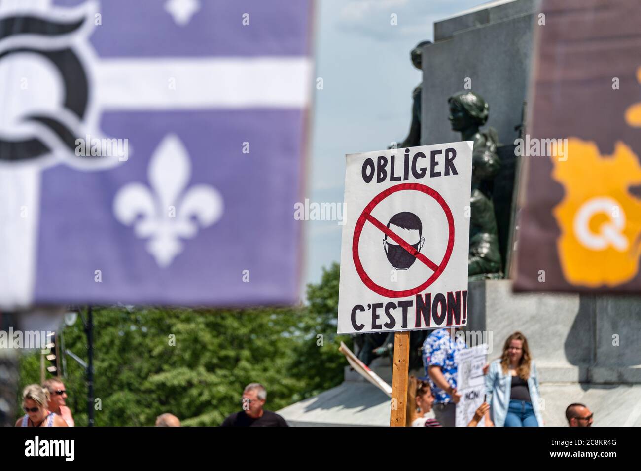 Montreal, Canadá - 25 de julio de 2020: Protesta contra las máscaras obligatorias en Quebec Foto de stock