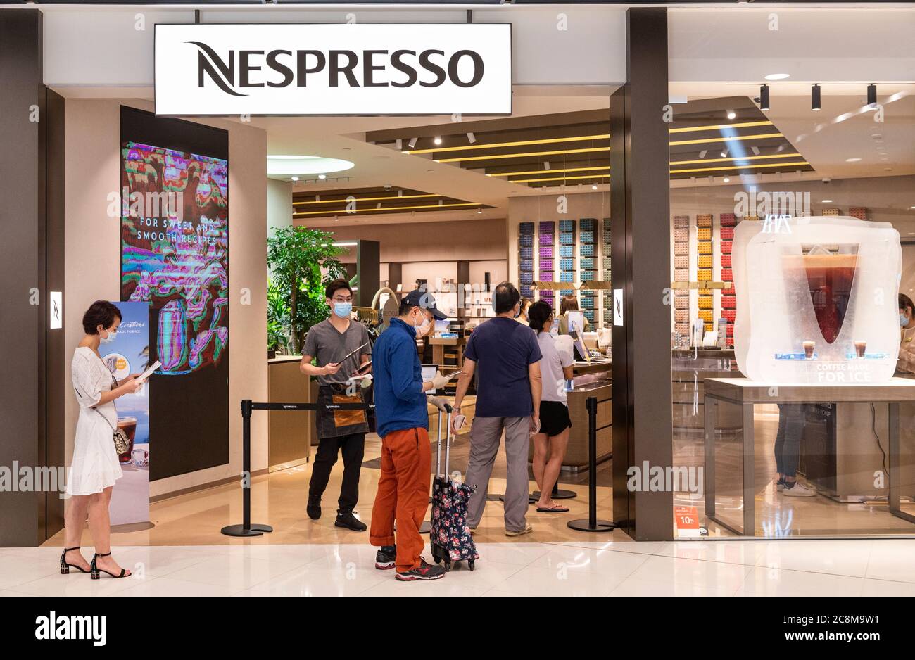 Una alta gama de Suiza y líder mundial en cápsulas de café Nespresso tienda  marca visto en Hong Kong Fotografía de stock - Alamy