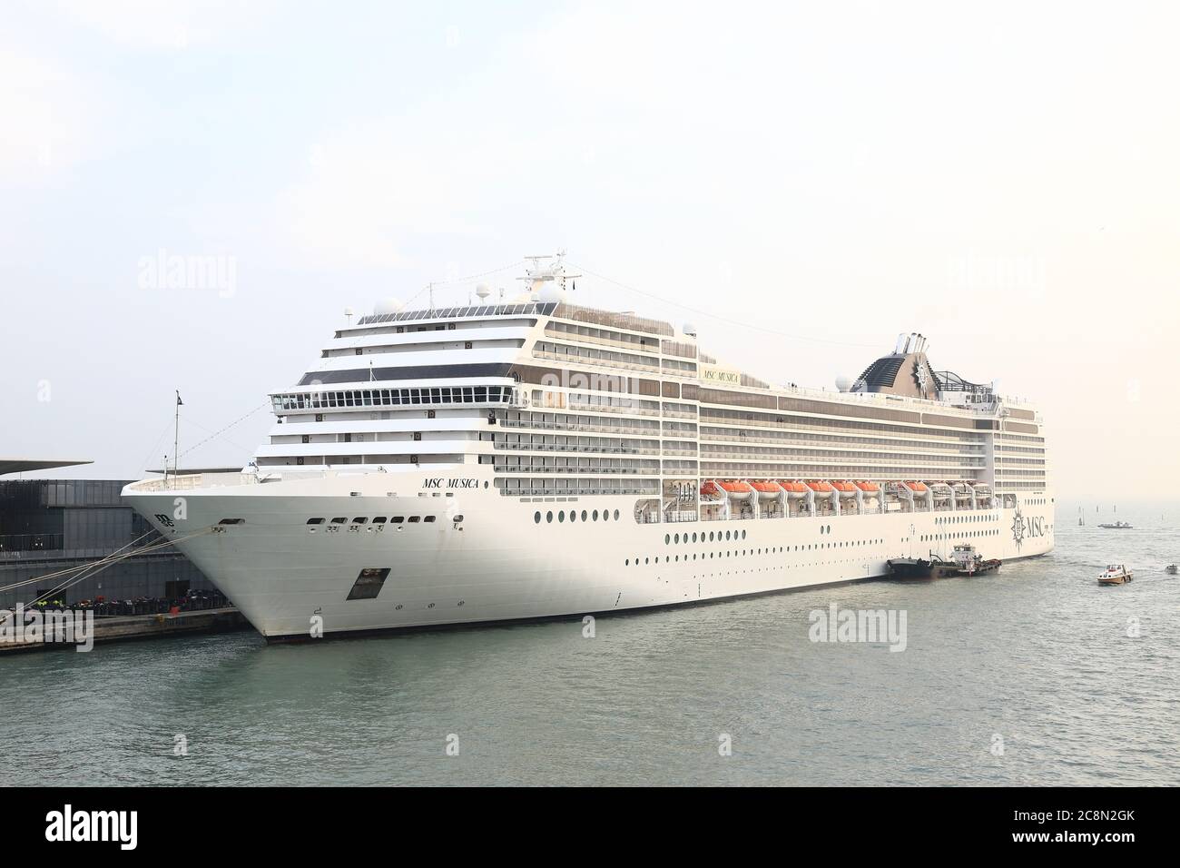 Una vista del crucero MSC Musica en el puerto de Venecia, Italia. El  crucero es operado por la línea de cruceros MSC (Mediterranean Shipping  Company Fotografía de stock - Alamy