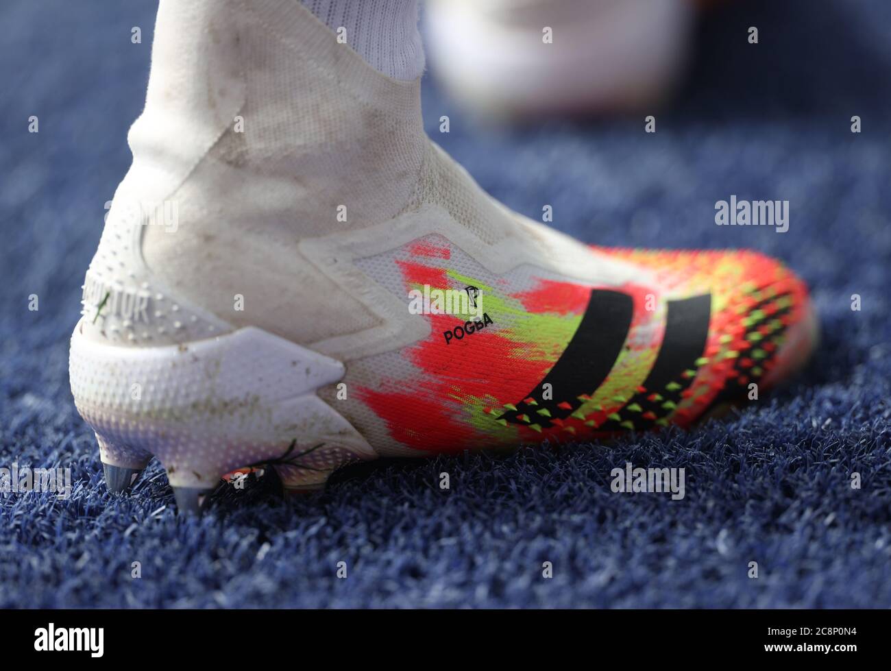 Una vista de las botas de Paul Pogba del Manchester United durante el  partido de la Premier League en el King Power Stadium, Leicester Fotografía  de stock - Alamy