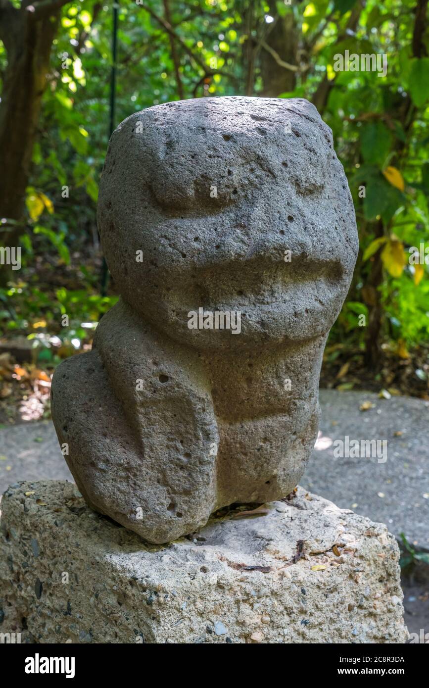 Monumento 60, el jaguar infantil, de las ruinas olmecas de Ixhuatlán, Veracruz. Período